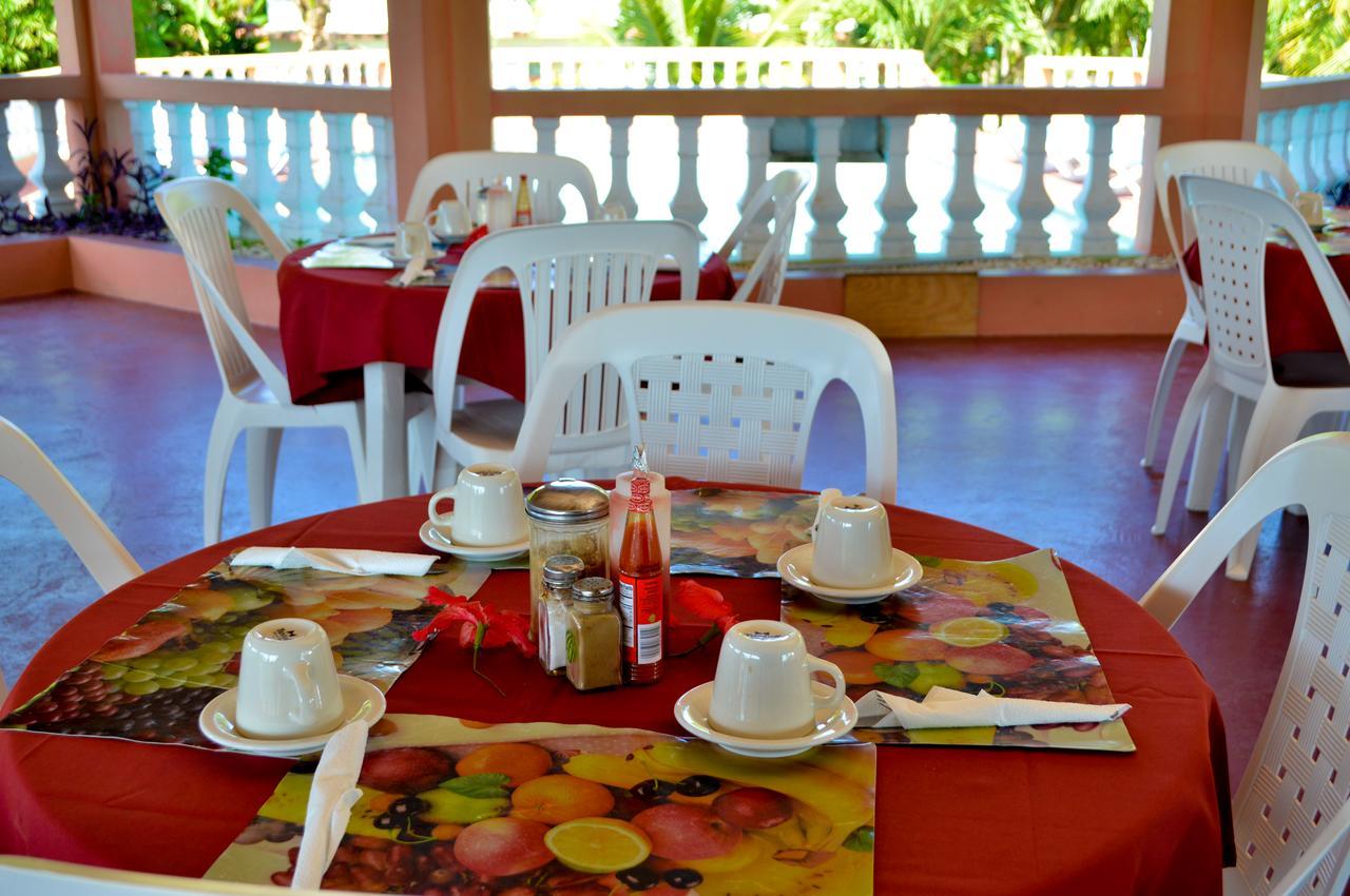 Hidden Paradise Resort Hotel Negril Buitenkant foto